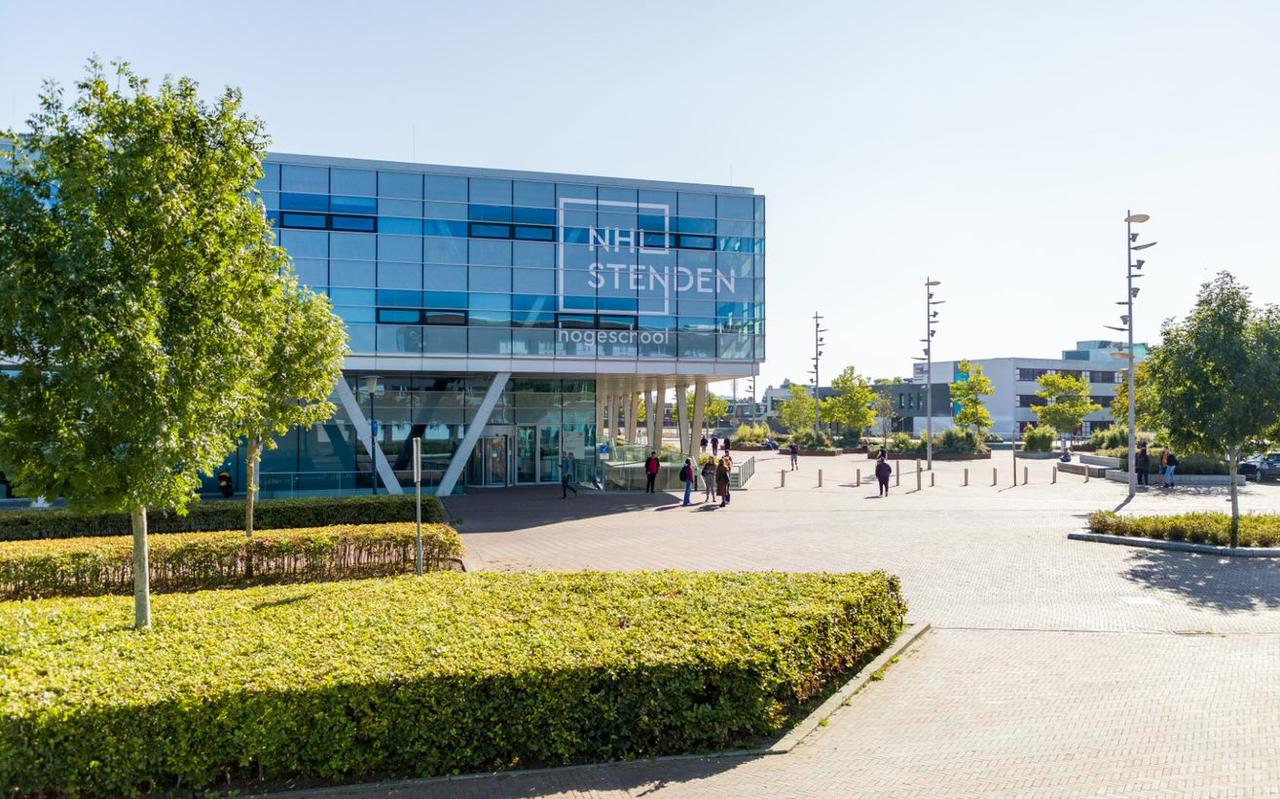 Het gebouw van hogeschool NHL Stenden in Leeuwarden. Het gebouw van hogeschool NHL Stenden in Leeuwarden.