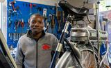 Mashande Ndagijimana, fietsenmaker uit Congo, woont nu in Balk.