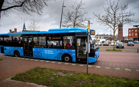 Een bus van Arriva bus op het Torenplein in Surhuisterveen.