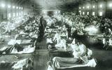 Engelse militairen die lijden aan de Spaanse griep worden tijden de Eerste Wereldoorlog in grote groepen verpleegd. 