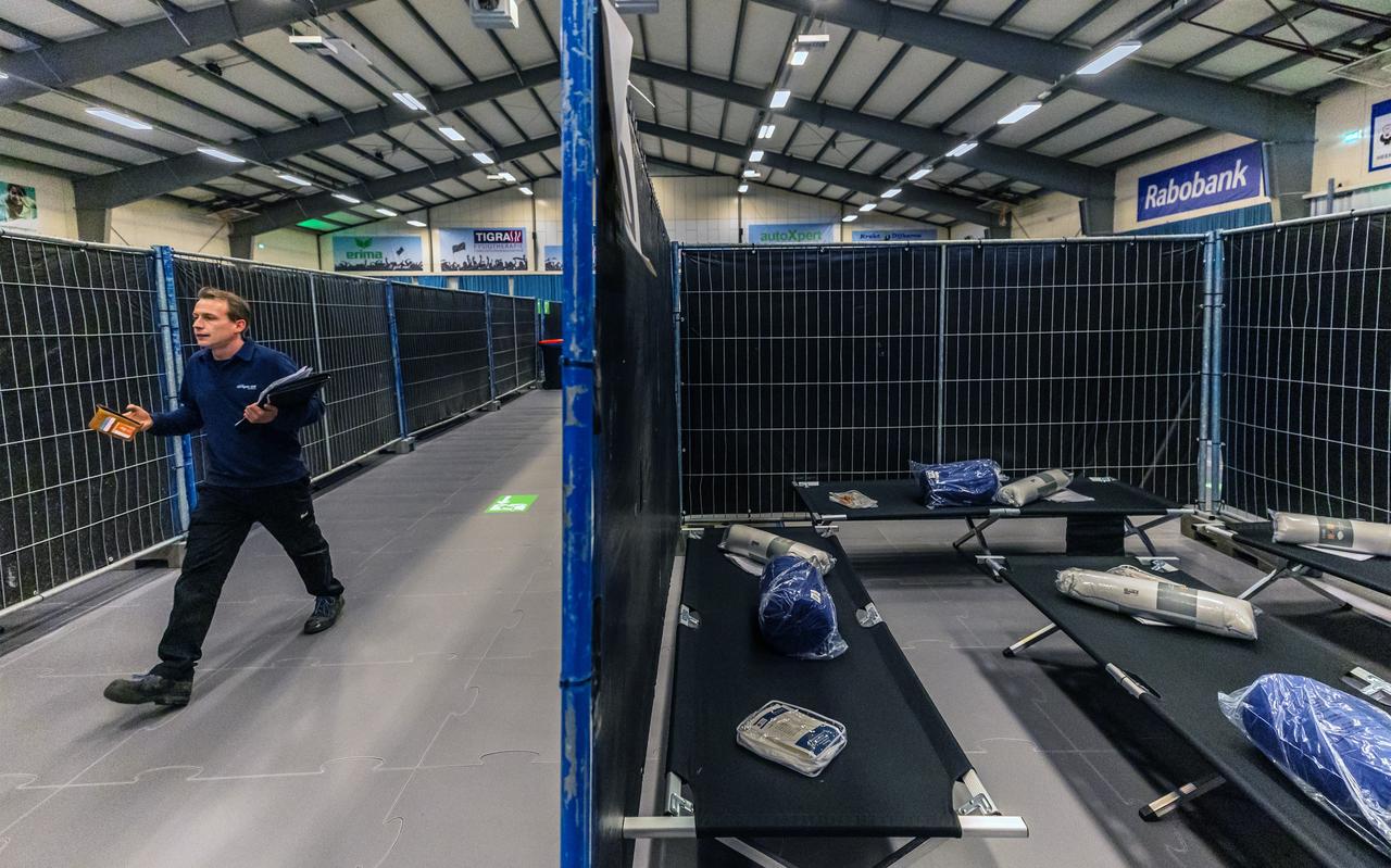 De gemeente Heerenveen werd in maart dit jaar het eerste opvangportaal voor Oekraïense vluchtelingen in Fryslân. Daarna is de sporthal Blauw Wit ook gebruikt voor de opvang van andere vluchtelingen. De gemeente Heerenveen werd in maart dit jaar het eerste opvangportaal voor Oekraïense vluchtelingen in Fryslân. Daarna is de sporthal Blauw Wit ook gebruikt voor de opvang van andere vluchtelingen.