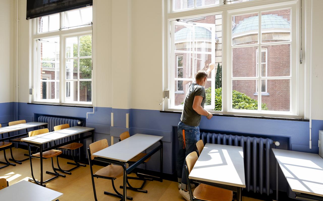 Enkele honderden van de 2500 scholen die niet aan de norm voor goede ventilatie voldoen hebben op dit moment van de subsidieregeling gebruikgemaakt, aldus Techniek Nederland. Enkele honderden van de 2500 scholen die niet aan de norm voor goede ventilatie voldoen hebben op dit moment van de subsidieregeling gebruikgemaakt, aldus Techniek Nederland.