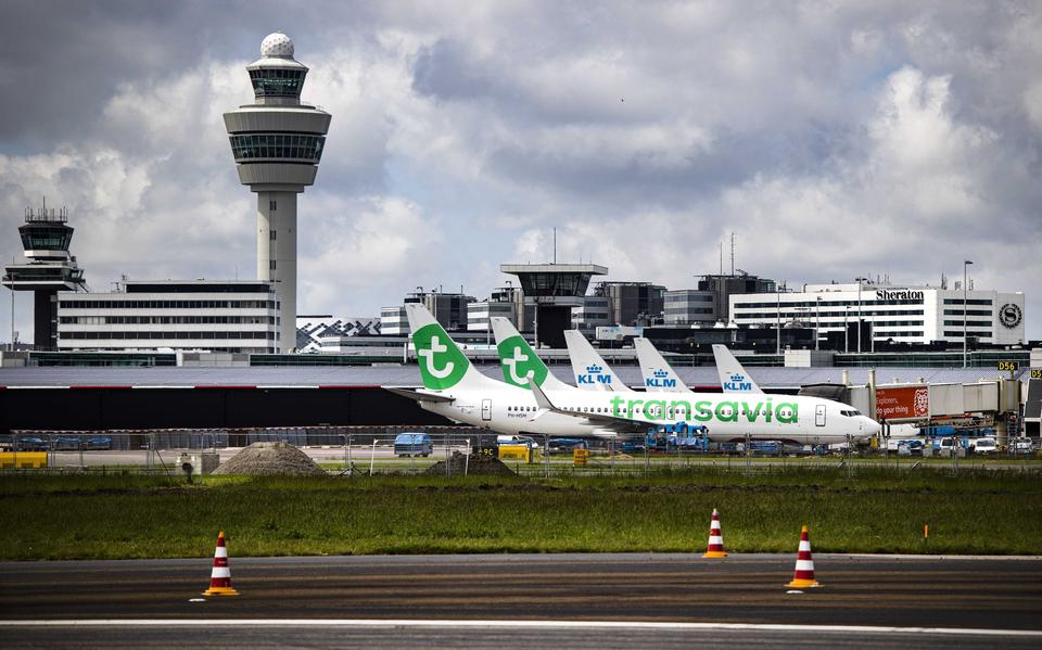 Vliegtuigen van Transavia op Schiphol.