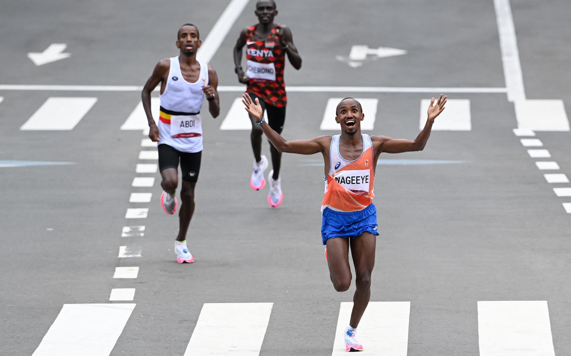 Abdi Nageeye loopt achter wereldrecordhouder Eliud ...