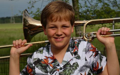 Jisse Kuipers uit Hurdegaryp met zijn trombone. 