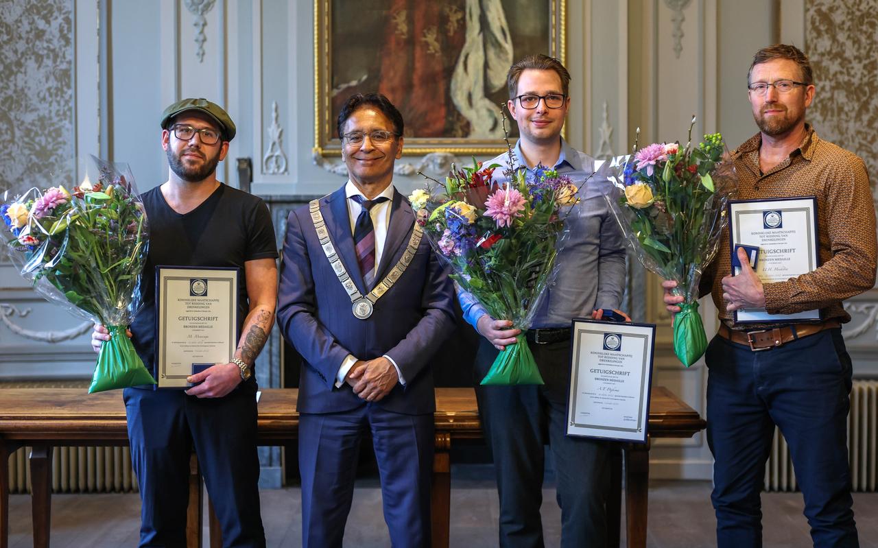 Van links naar rechts: Michel Menninga, burgemeester Tjeerd van der Zwan, Andre Dijksma en Uilke Hoekstra. Van links naar rechts: Michel Menninga, burgemeester Tjeerd van der Zwan, Andre Dijksma en Uilke Hoekstra.