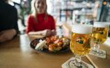 Er is een nieuwe campagne gestart om ouders bewust te maken van hun drinkgedrag in het bijzijn van hun kinderen. 
