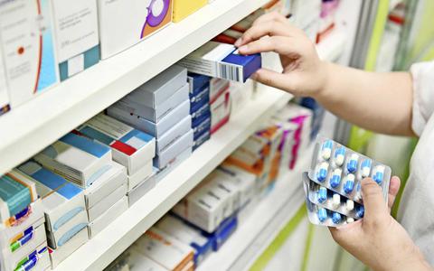 Apothekers, dokters en patiëntenclubs zijn bezorgd over makkelijk verkrijgbare medicijnen.