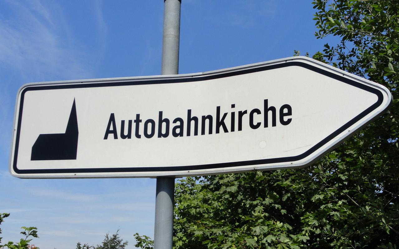 De  ‘Autobahnkirchen’ zijn die her en der verspreid langs de Duitse snelwegen te vinden.