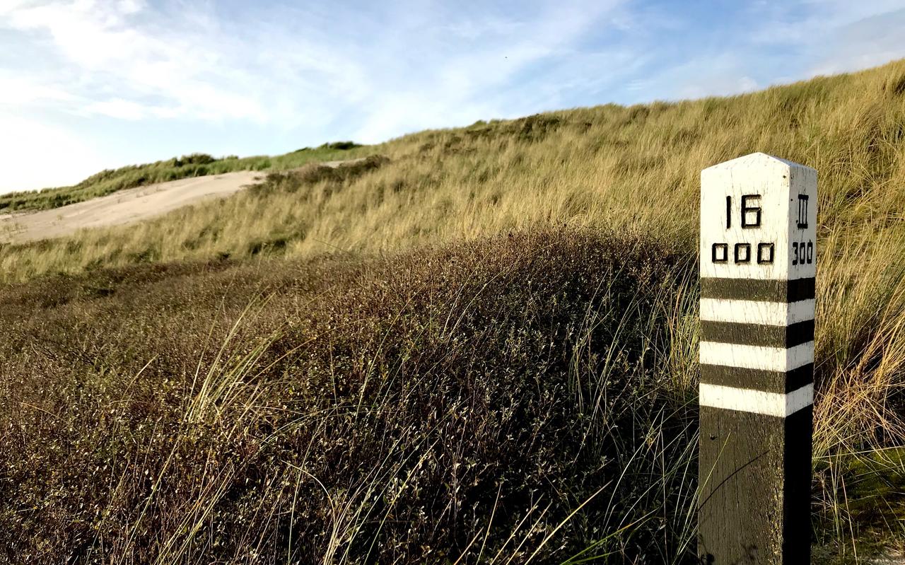 Een kilometerpaal op Ameland. Een kilometerpaal op Ameland.