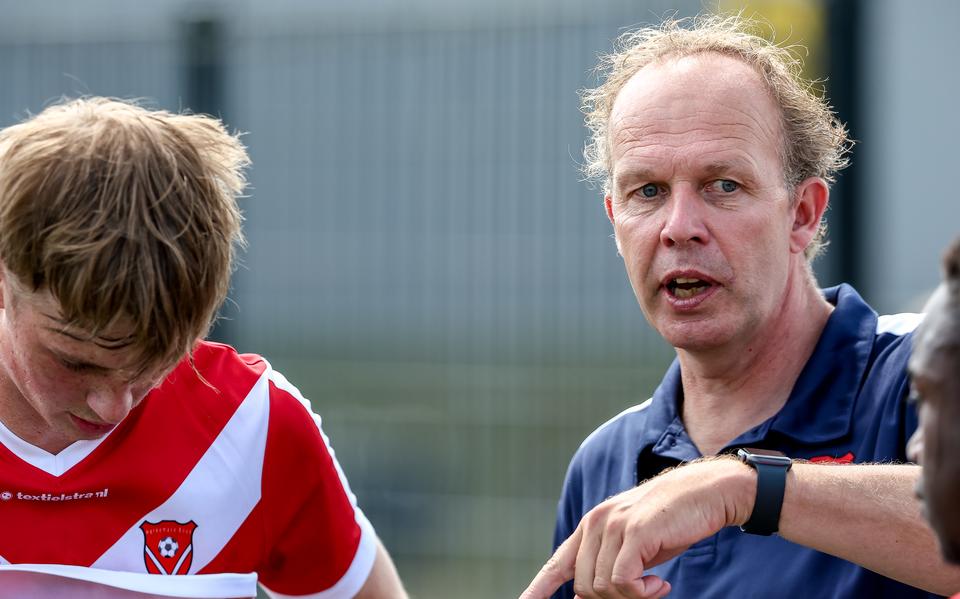 Wim Bakering, trainer van Harkemase Boys. 
