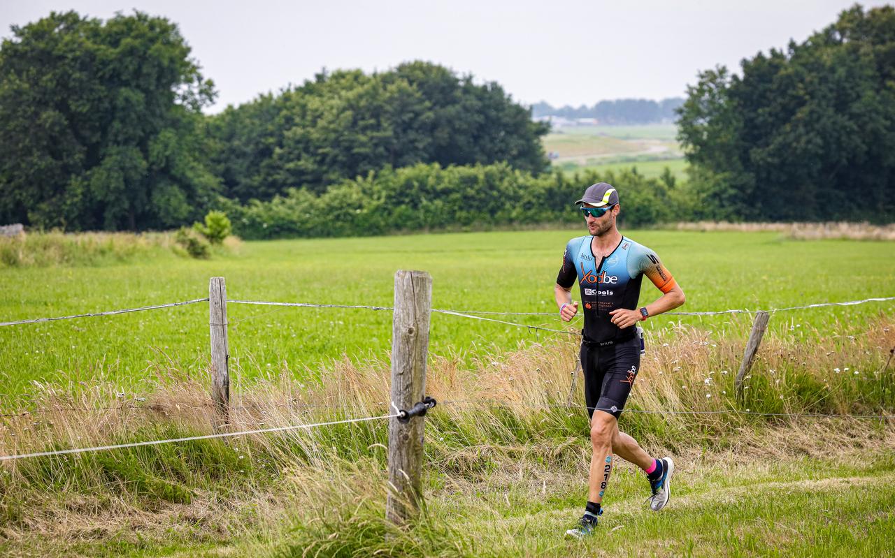De Belg Ruben Geys won zaterdag de Frysman-triatlon in een nieuw parcoursrecord. De Belg Ruben Geys won zaterdag de Frysman-triatlon in een nieuw parcoursrecord.
