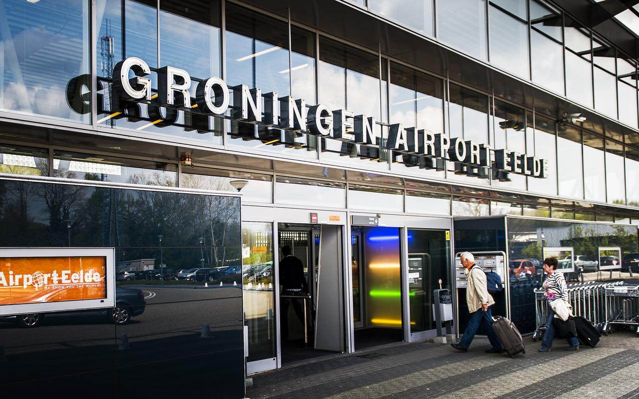 De ingang van Groningen Airport Eelde.