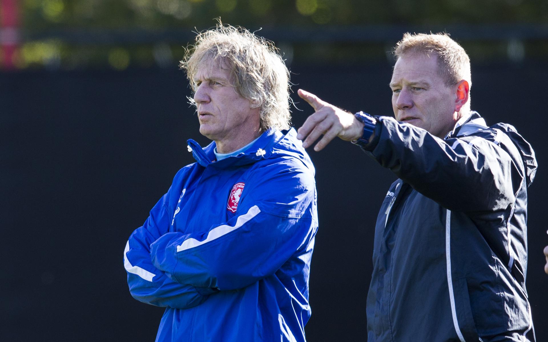 Jan de Jonge (r) als assistent van Gertjan Verbeek bij FC Twente.