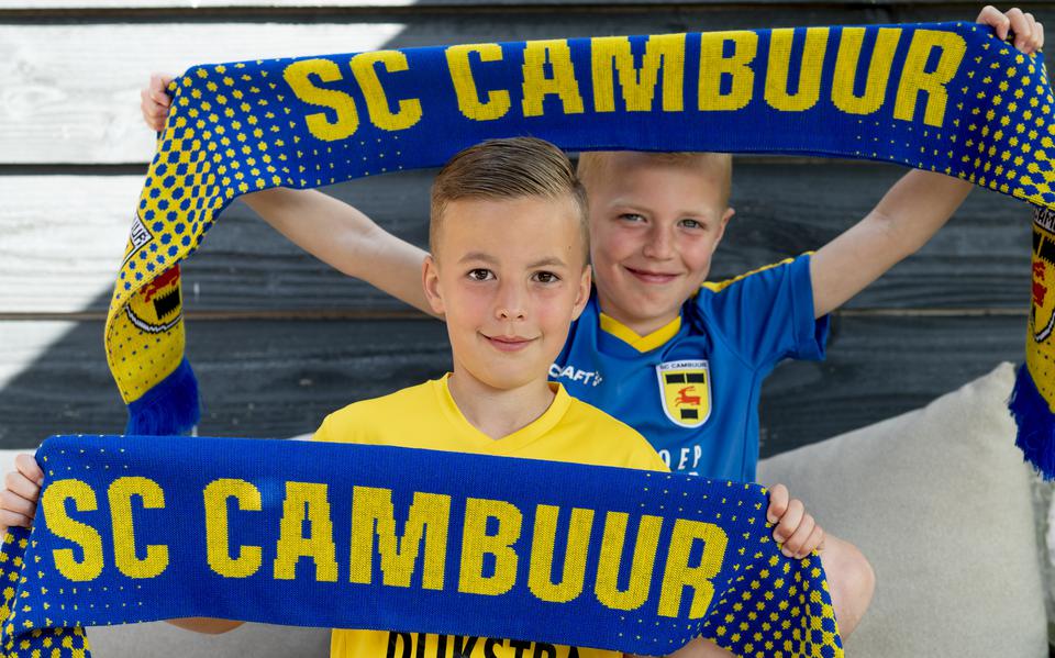 De jonge Cambuurfans David en Tim Jelsma vinden dat sommige supporters het voor anderen verpesten. 
