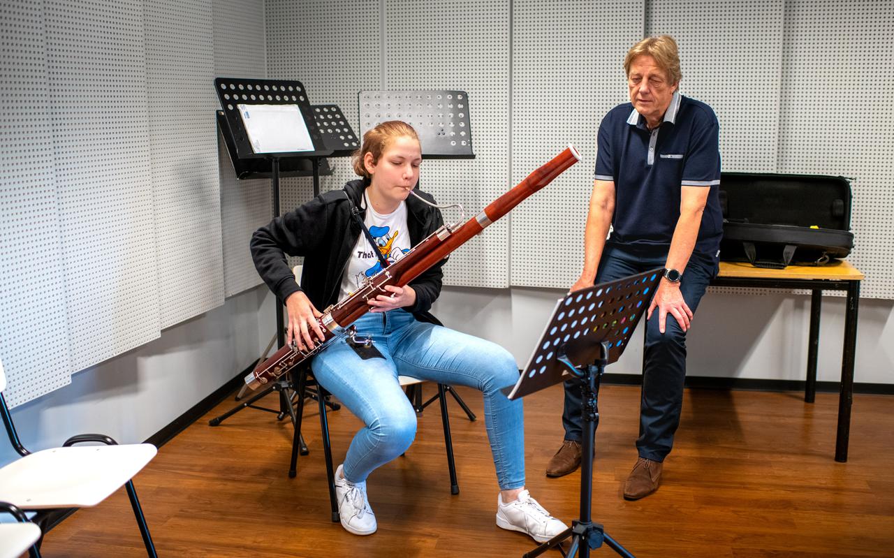 Birthe Bruinsma doet op fagot bij Oeds Jongsma auditie voor jongNBEnoord, het talentenprogramma van het Nederlands Blazers Ensemble. 