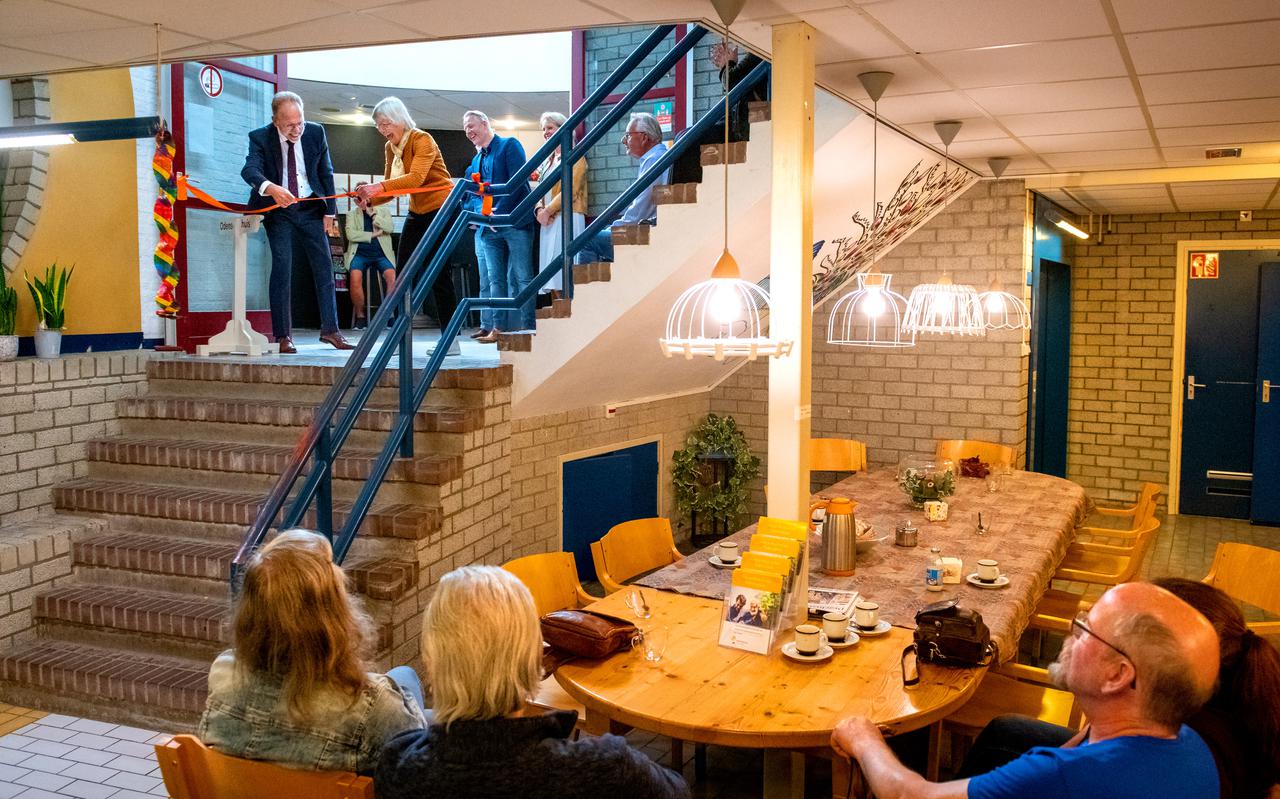 Het Odensehuis in Gorredijk wordt geopend door wethouder Libbe de Vries van de gemeente Opsterland. 