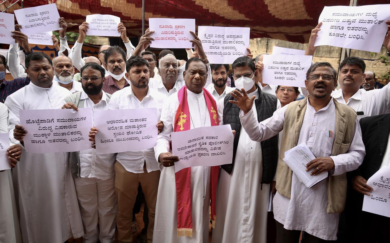 Christenen protesteren in Bangalore tegen het geweld van extremistische hindoe-groeperingen in India.