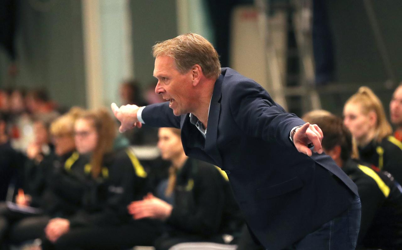 Gerald Aukes moet bij zijn terugkeer als trainer van LDODK alle zeilen bijzetten om zijn ploeg te zien zegevieren tegen KCC uit Capelle uit Capelle aan den IJssel. Gerald Aukes moet bij zijn terugkeer als trainer van LDODK alle zeilen bijzetten om zijn ploeg te zien zegevieren tegen KCC uit Capelle uit Capelle aan den IJssel.