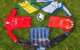 De shirts van de vijf deelnemende clubs uit Noordoost-Friesland, vanaf links met de klok mee van Ternaard, Ropta Boys, Anjum, Oostergo en Holwerd. 