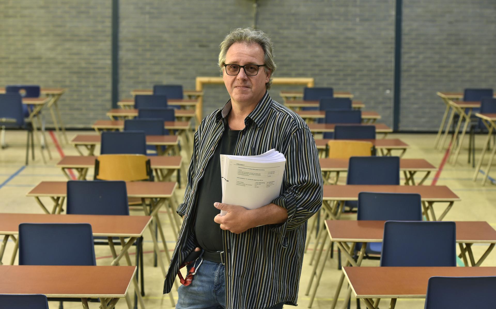 Een praatje vooraf, surveilleren, nakijken en wachten op de uitslag: zo