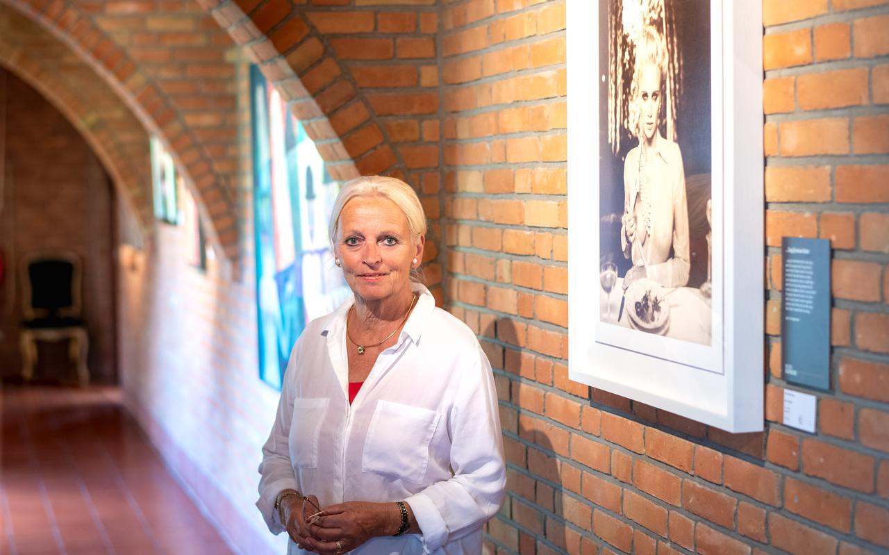 Ietje Hofstra-de Jager bij haar laatste expositie in het Karmelklooster. 