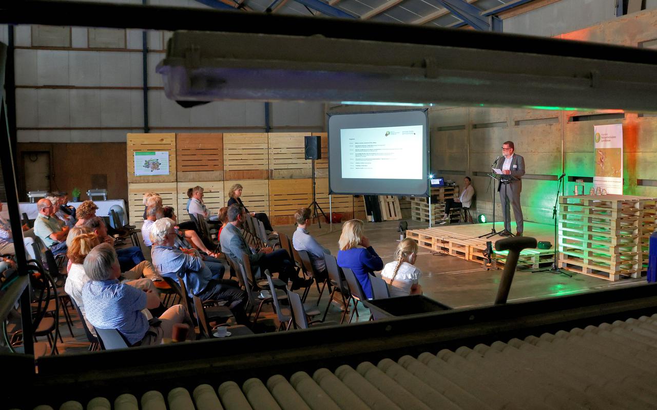 Gedeputeerde Klaas Fokkinga tijdens het mini-symposium over natuurinclusieve landbouw.