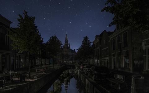 Franeker in het duister voor Seeing Stars. 