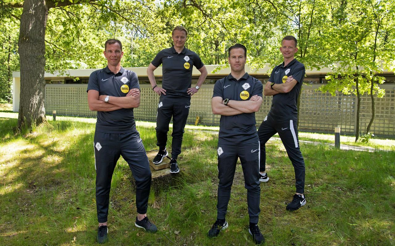 Team Makkelie met vanaf links assistent Hessel Steegstra, Kevin Blom (VAR), scheidsrechter Danny Makkelie en assistent Jan de Vries tijdens de presentatie voor UEFA EURO 2020. Team Makkelie met vanaf links assistent Hessel Steegstra, Kevin Blom (VAR), scheidsrechter Danny Makkelie en assistent Jan de Vries tijdens de presentatie voor UEFA EURO 2020.