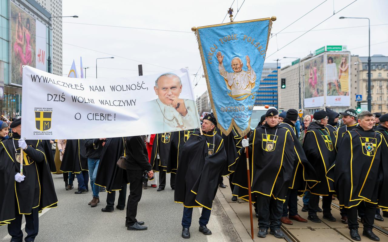 Polen demonstreren voor paus Johannes Paulus II.