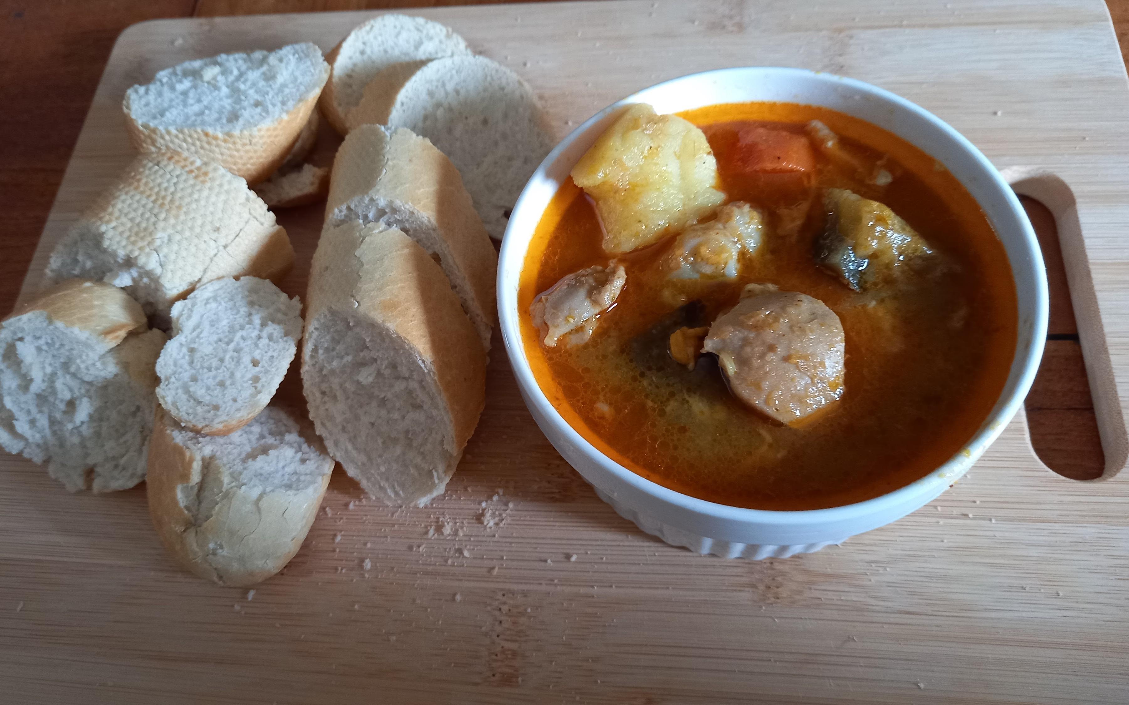 Cambodjaanse currysoep. Cambodjaanse currysoep.