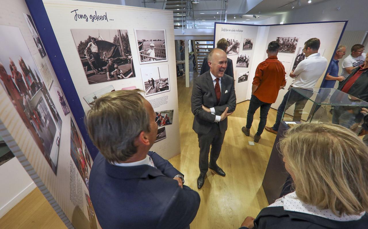 Arno Brok in het Fries Scheepvaart Museum bij de opening van de tentoonstelling 75 jaar SKS. Arno Brok in het Fries Scheepvaart Museum bij de opening van de tentoonstelling 75 jaar SKS.
