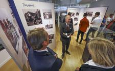 Arno Brok in het Fries Scheepvaart Museum bij de opening van de tentoonstelling 75 jaar SKS.