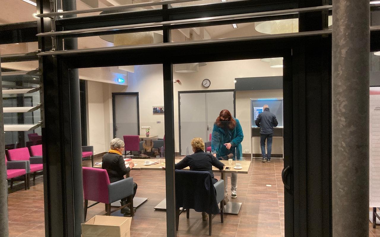 Het stembureau in dorpshuis Nij Franjum in Marsum in de gemeente Waadhoeke. Het stembureau in dorpshuis Nij Franjum in Marsum in de gemeente Waadhoeke.