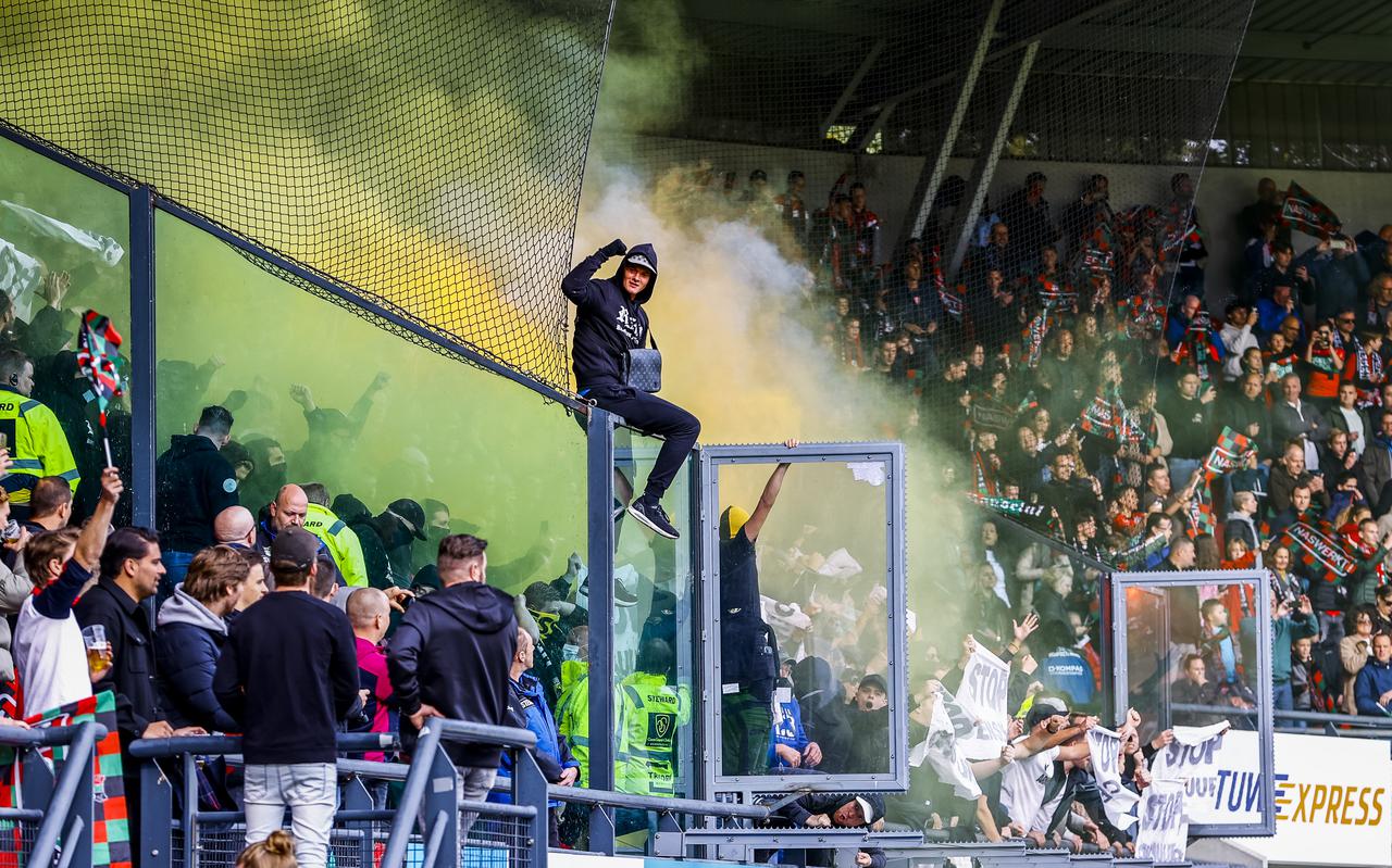 Supporters tijdens de Gelderse derby tussen NEC en Vitesse eerder deze maand.