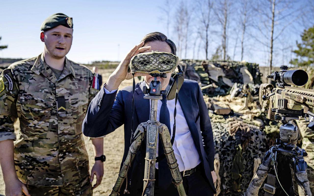 Minister-president Mark Rutte bezoekt Nederlandse militairen die deelnemen aan de NAVO-troepenmacht in Litouwen. 