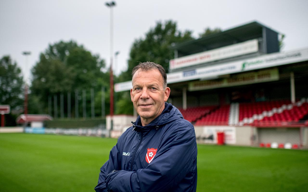 Trainer Jan-Piet Bosma begint aan zijn tweede seizoen bij Harkemase Boys. ,,Hopelijk kunnen we het deze keer ook uitvoetballen." Trainer Jan-Piet Bosma begint aan zijn tweede seizoen bij Harkemase Boys. ,,Hopelijk kunnen we het deze keer ook uitvoetballen."