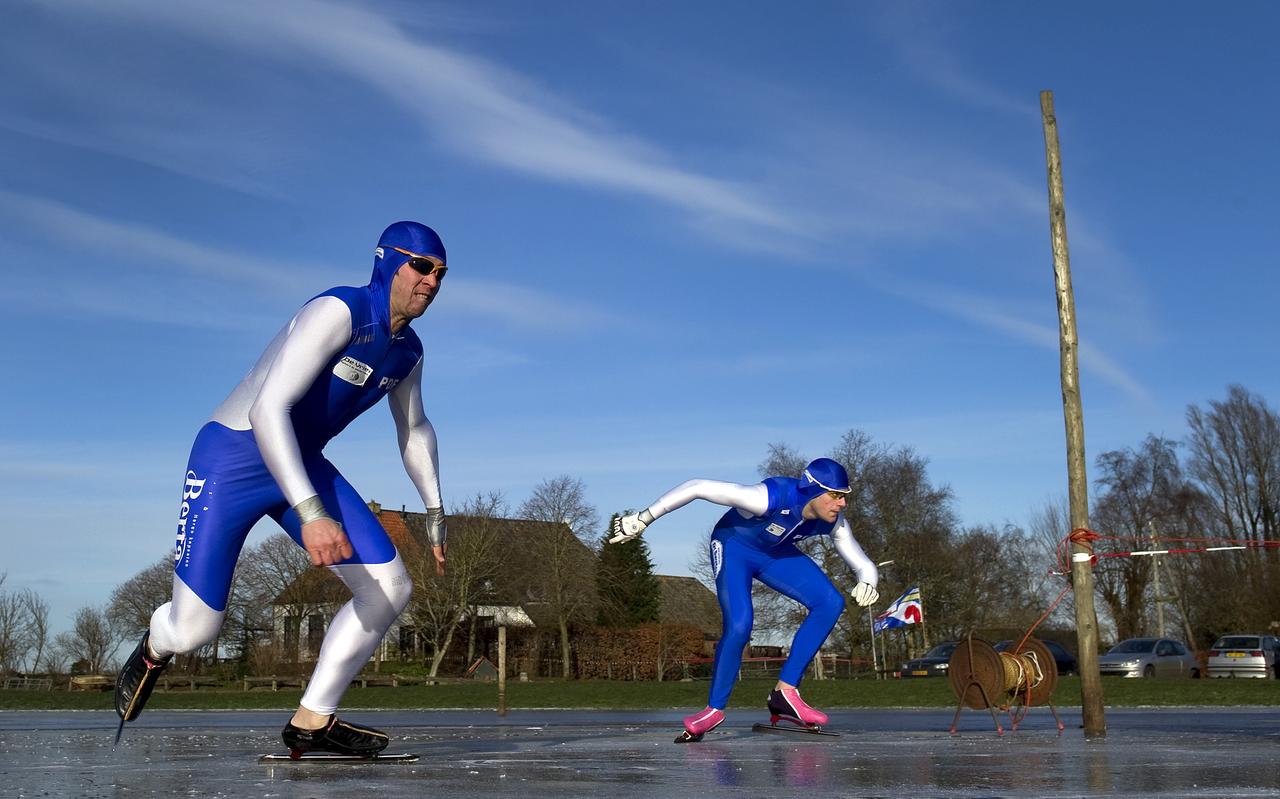 Een kortebaanwedstrijd op de landijsbaan van Uilesprong. Een kortebaanwedstrijd op de landijsbaan van Uilesprong.
