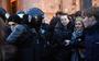 Agenten treden hard op tegen demonstranten die in Sint-Petersburg demonstreren tegen de door Poetin aangekondigde mobilisatie. 