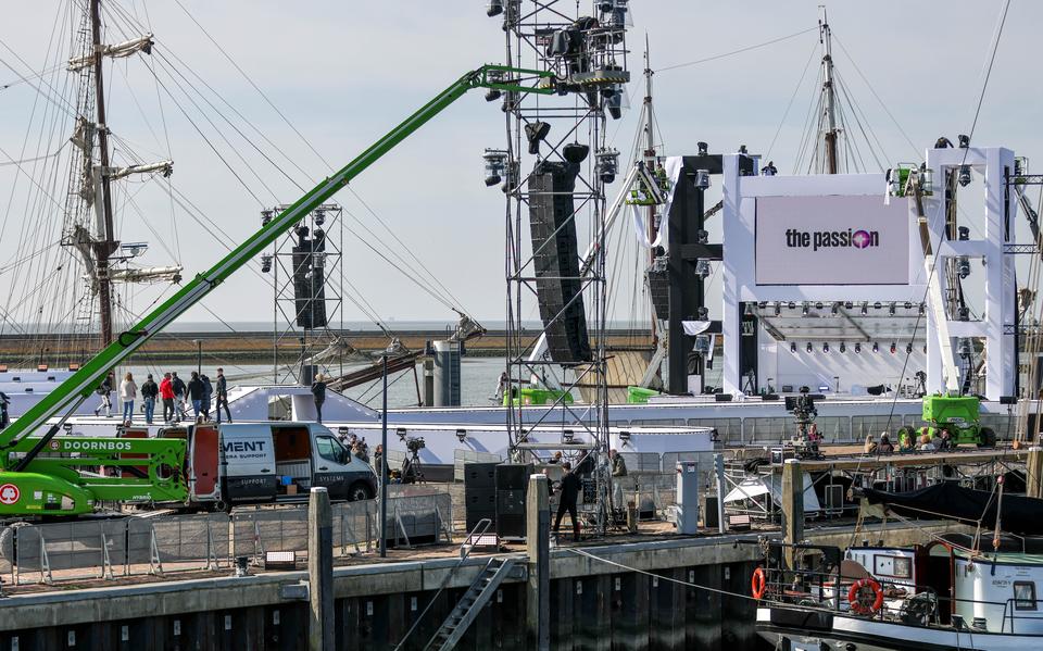 Cast en crew oefenen scènes van The Passion, daags voor de opvoering van de live-uitzending.