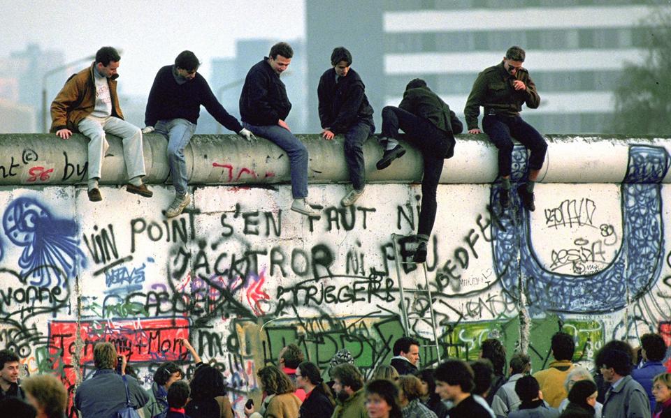 De openstelling van de grens Oost-en West-Duitsland in 1989. 