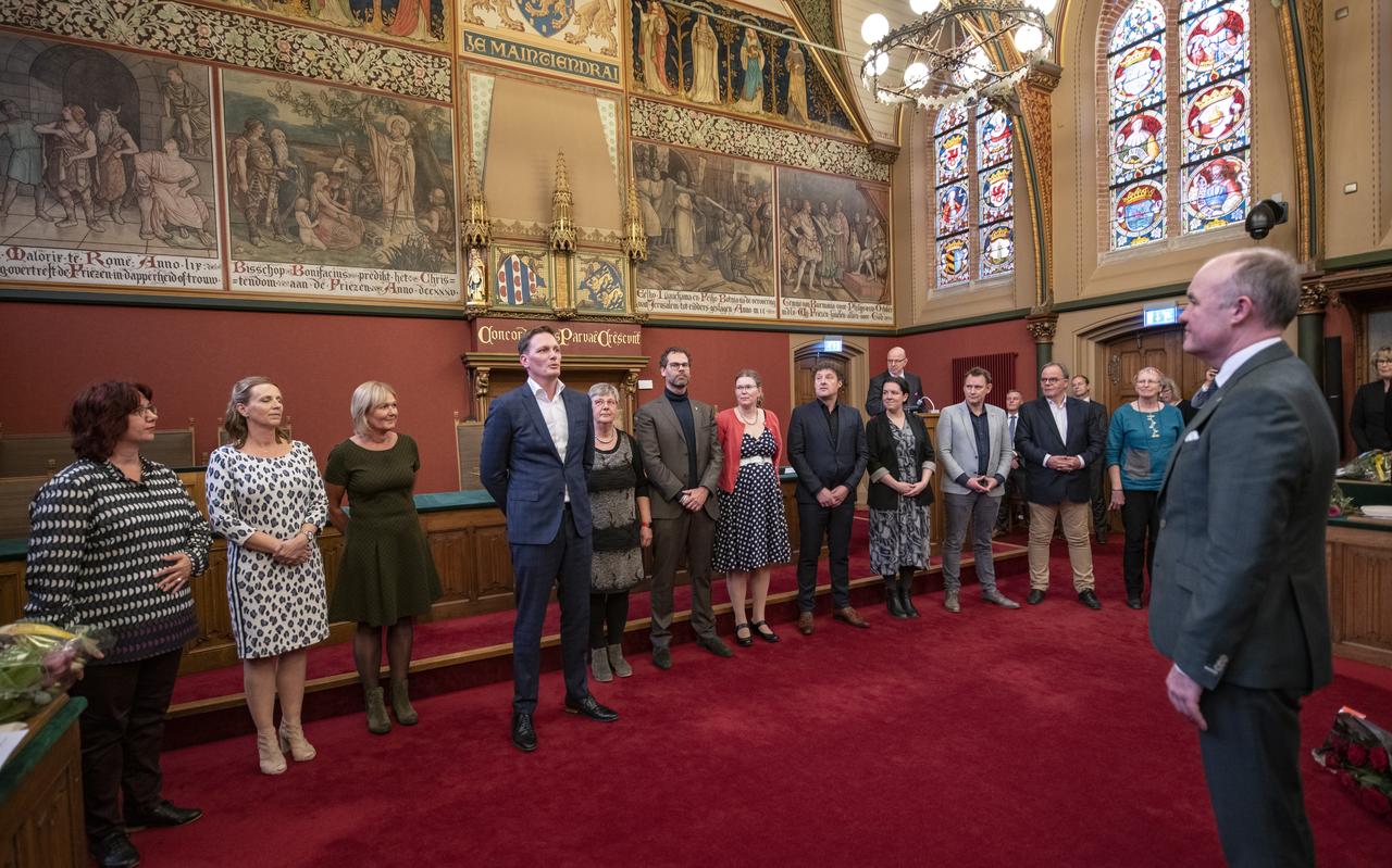 Installatie van nieuwe Friese Statenleden in maart 2019. Rechts commissaris van de Koning Arno Brok. Installatie van nieuwe Friese Statenleden in maart 2019. Rechts commissaris van de Koning Arno Brok.