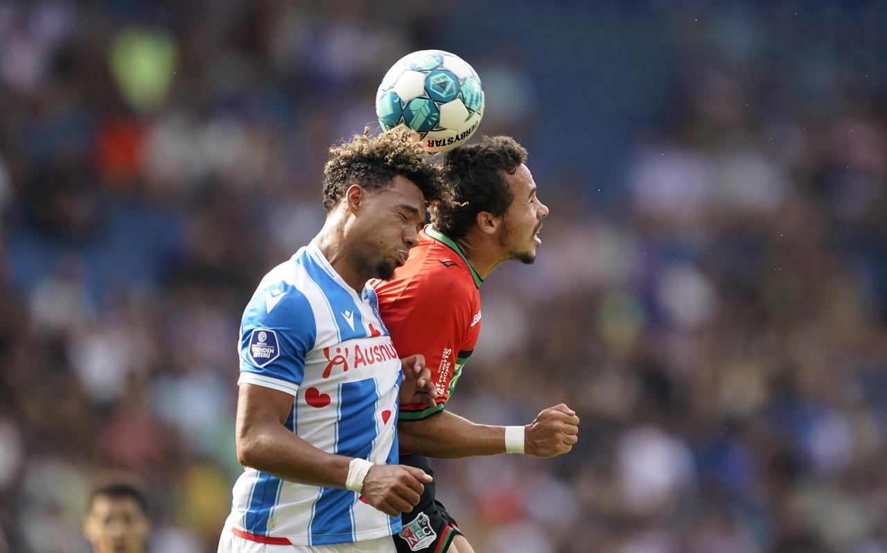 Milan van Ewijk van sc Heerenveen in duel met Pedro Marques van NEC Nijmegen in de thuiswedstrijd september vorig jaar die in 0-0 eindigde. Milan van Ewijk van sc Heerenveen in duel met Pedro Marques van NEC Nijmegen in de thuiswedstrijd september vorig jaar die in 0-0 eindigde.