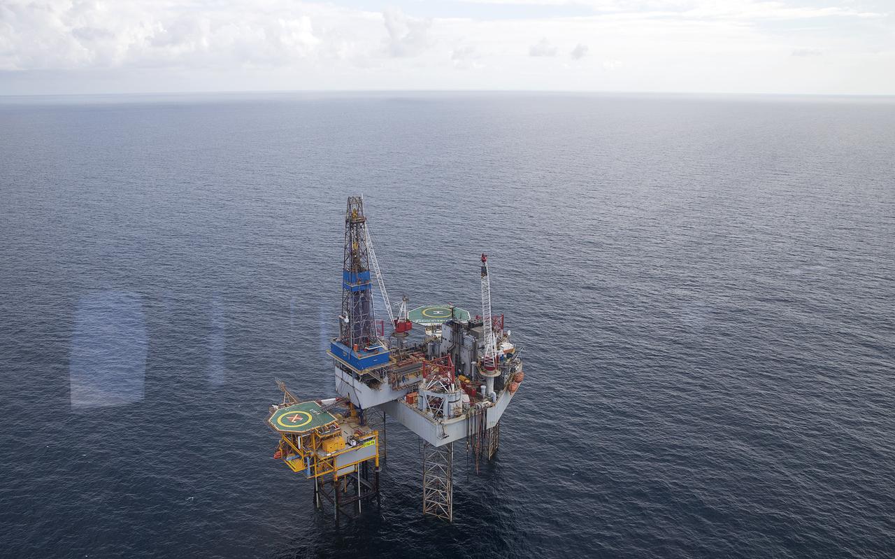 Mijnbouwbedrijf ONE Dyas wil in de Noordzee boven Schiermonnikoog naar gas boren. Mijnbouwbedrijf ONE Dyas wil in de Noordzee boven Schiermonnikoog naar gas boren.