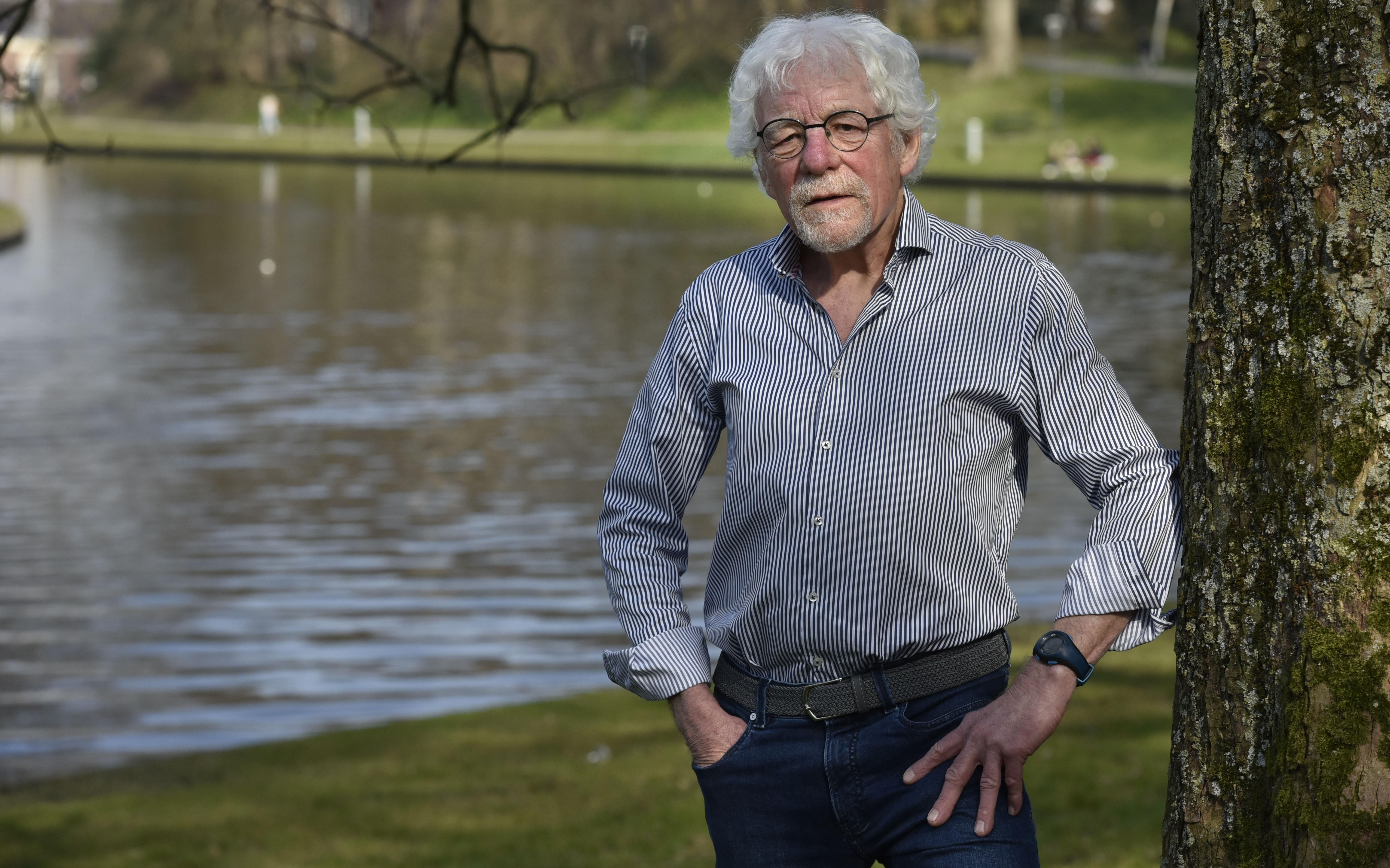 Pier Bergsma hâldt nei tolve jier op mei syn bestjoerswurk foar de Ried fan de Fryske Beweging. ,,Der binne in hiel soad dingen dy’t miskien net dalik sa by de minsken libje, mar dy’t dêrom net minder belangryk binne.” Pier Bergsma hâldt nei tolve jier op mei syn bestjoerswurk foar de Ried fan de Fryske Beweging. ,,Der binne in hiel soad dingen dy’t miskien net dalik sa by de minsken libje, mar dy’t dêrom net minder belangryk binne.”