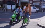 De deelscooter en elektrische deelfiets van Go Sharing.