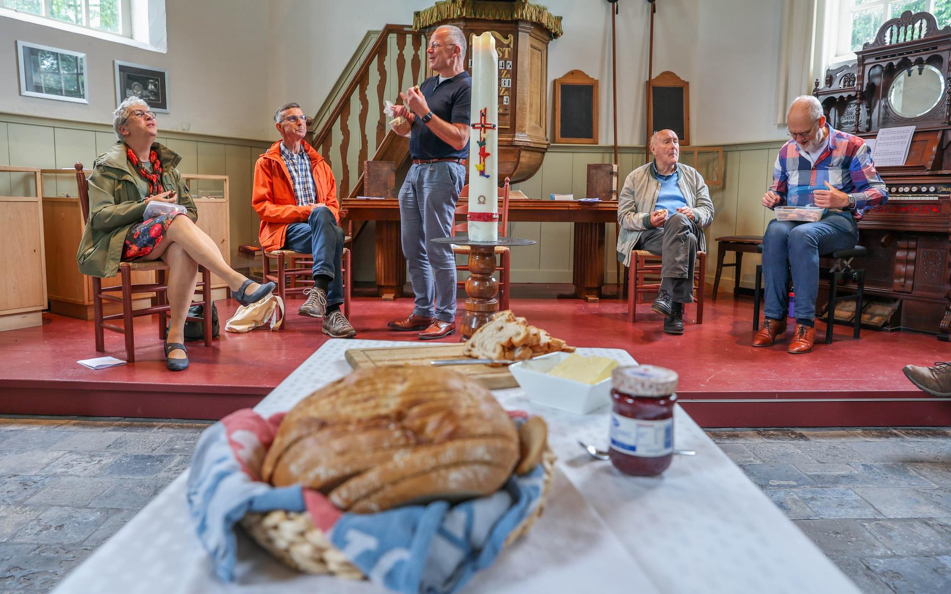 Bezinning en verbinding in het Convent Kwartier: gelovigen delen brood en woord in Haskerdijken