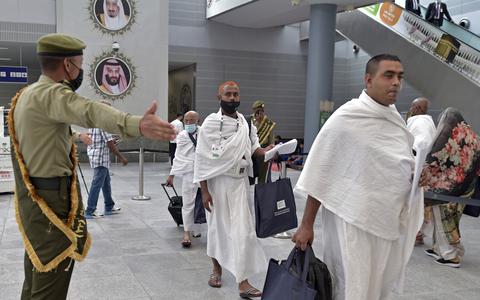 Pelgrims arriveren begin juni op het vliegveld in Jeddah, Saoedi-Arabië. voorafgaand aan de hadj.
