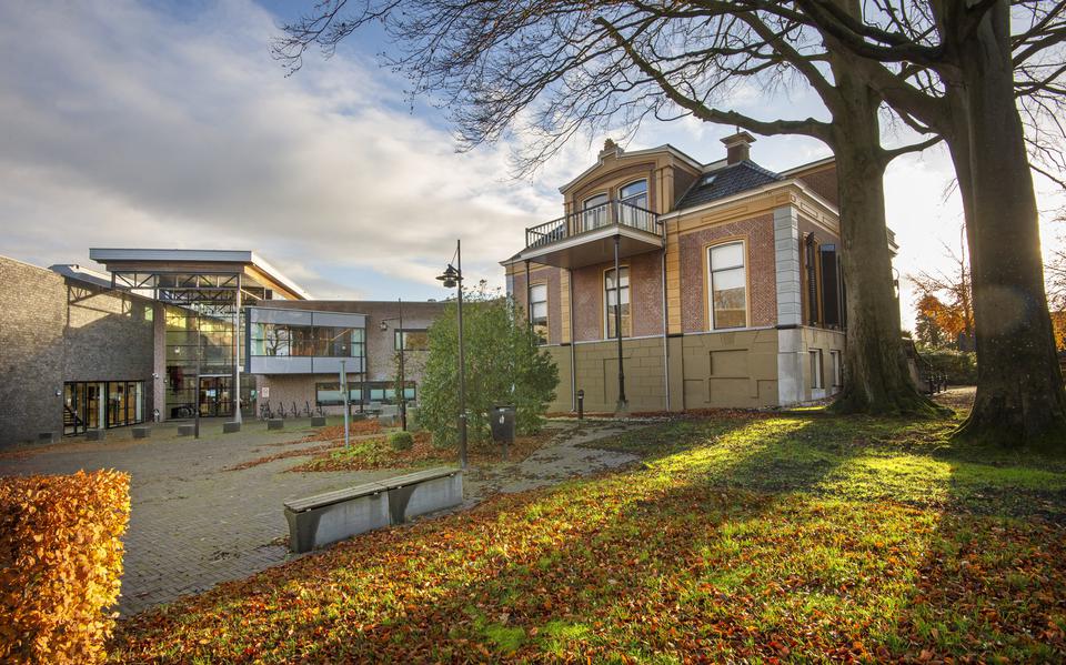 Het gemeentehuis van Achtkarspelen in Buitenpost. 