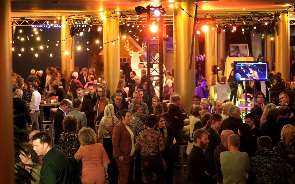 De foyer van De Harmonie zal vanaf vrijdag er weer zo uitzien als de aangekondigde versoepelingen in gaan. 